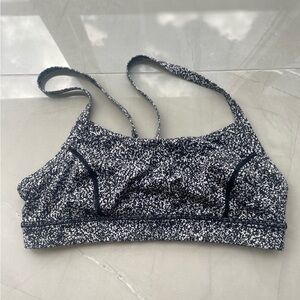 COPY - Lululemon sports bra with cutout back feature